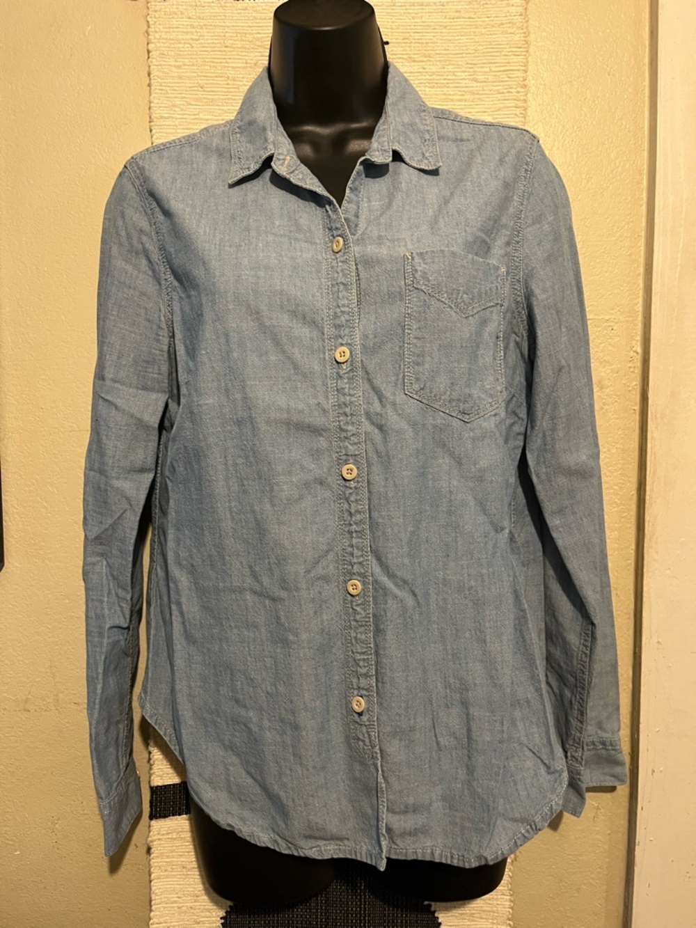 Gap 1969 Light Blue Womens Chambray Button-Up Shirt